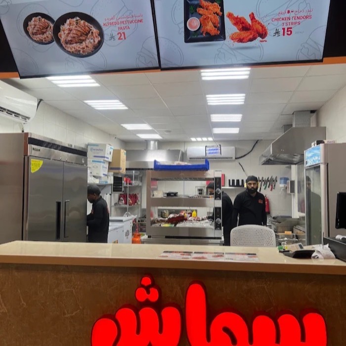 شاشات قائمة الطعام داخل مطعم سماش 300 بالرياض